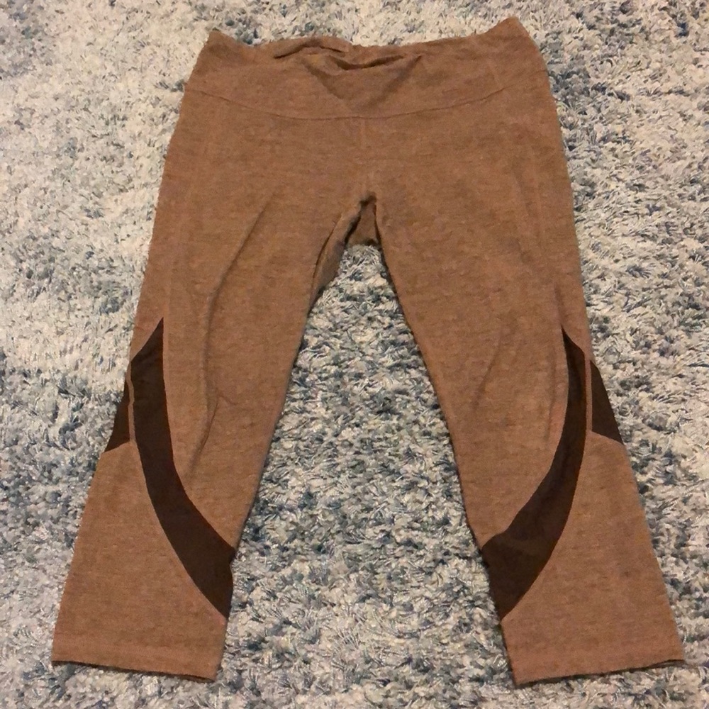 Gray gapfit cropped workout leggings with mesh